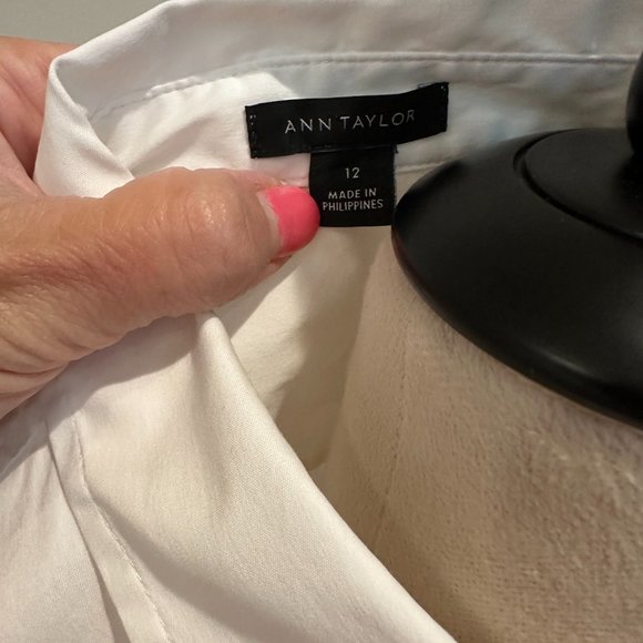 Ann Taylor Ivory Short Sleeve Blouse - Size L - Picture 2 of 5